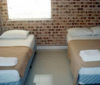 Manly House 2*